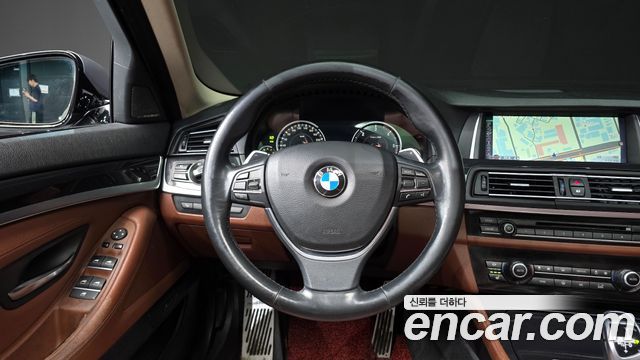BMW 5-Series 2015 — photo 12
