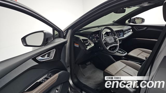 Audi Q4 e-tron 2022 — photo 13