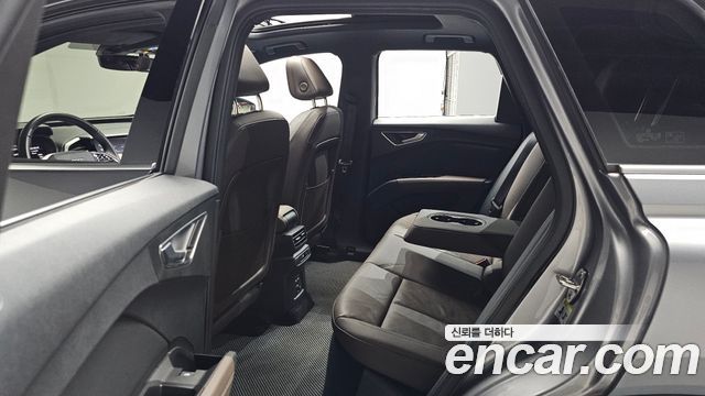 Audi Q4 e-tron 2022 — photo 18