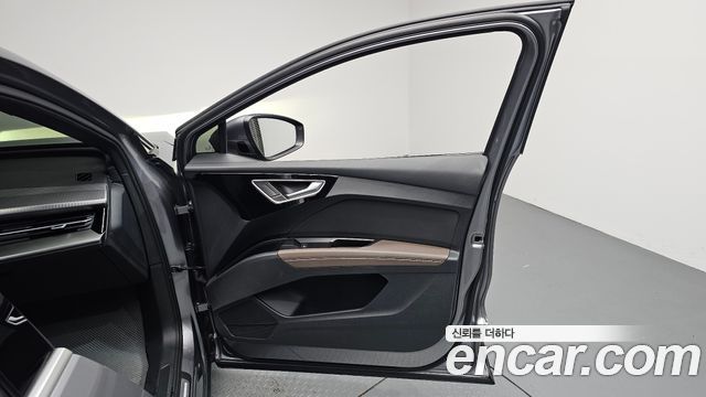 Audi Q4 e-tron 2022 — photo 14