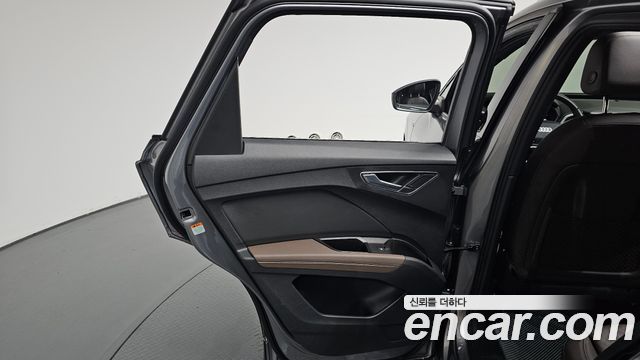 Audi Q4 e-tron 2022 — photo 15