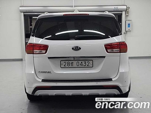 Kia Canival 2017 — photo 3