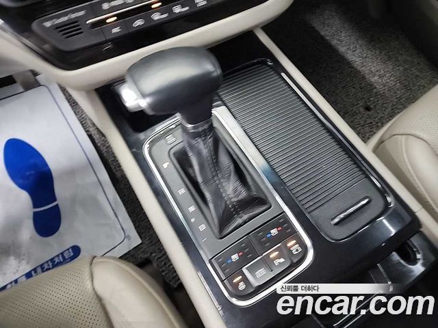 Kia Canival 2017 — photo 8