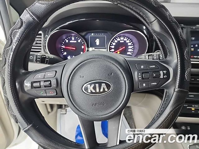 Kia Canival 2017 — photo 9