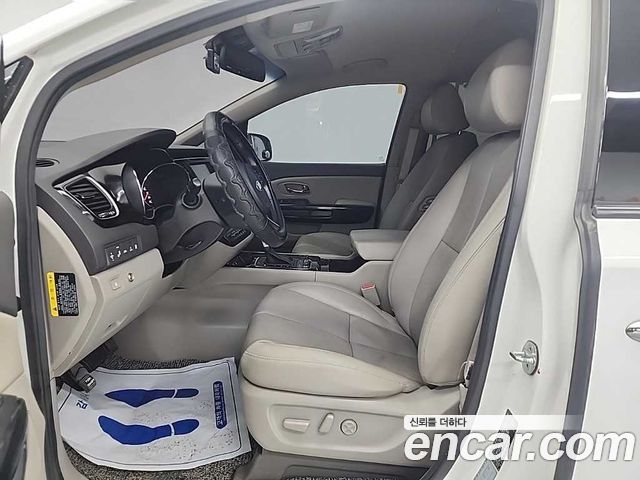 Kia Canival 2017 — photo 11