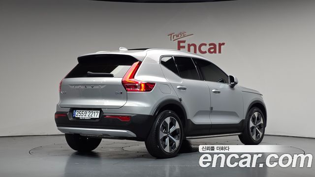 Volvo XC40 2023 — photo 2