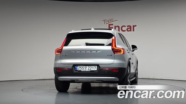 Volvo XC40 2023 — photo 4