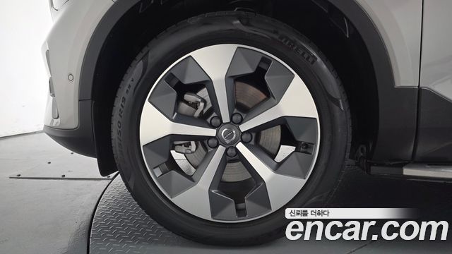 Volvo XC40 2023 — photo 5