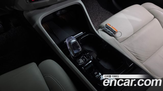 Volvo XC40 2023 — photo 12