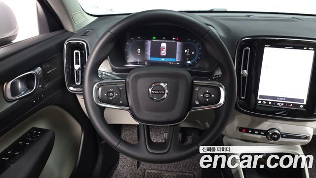 Volvo XC40 2023 — photo 19