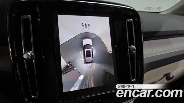 Volvo XC40 2023 — photo 21