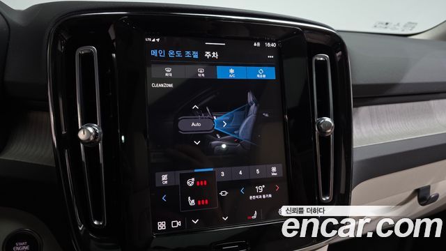 Volvo XC40 2023 — photo 22
