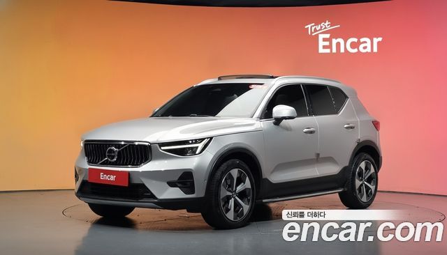 Volvo XC40 2023 — photo 1