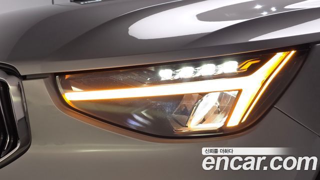 Volvo XC40 2023 — photo 8