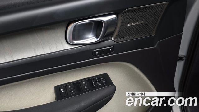 Volvo XC40 2023 — photo 14