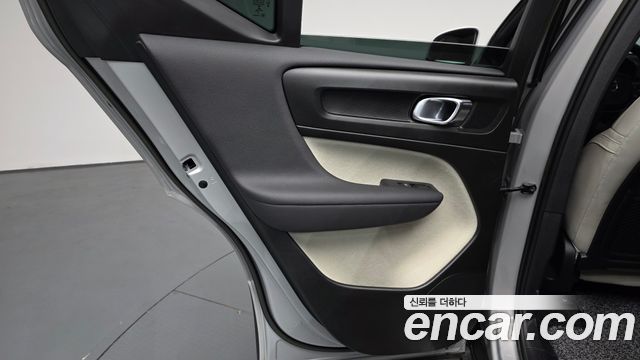 Volvo XC40 2023 — photo 15
