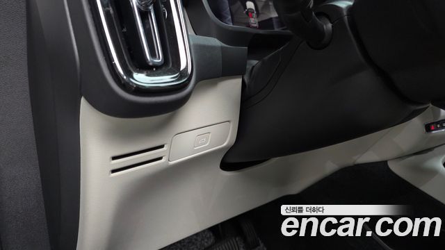 Volvo XC40 2023 — photo 29