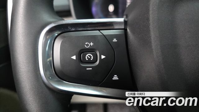 Volvo XC40 2023 — photo 30