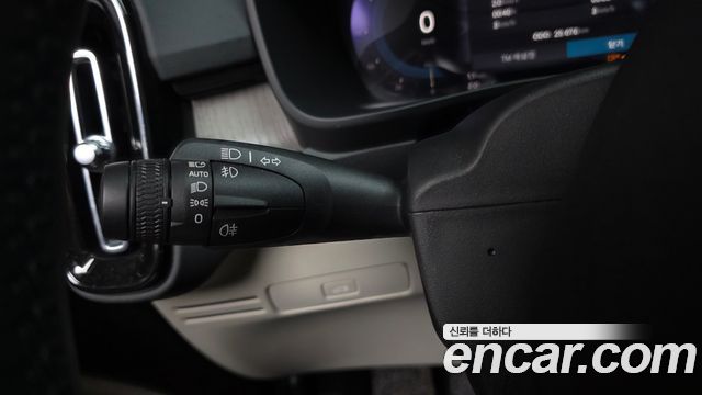 Volvo XC40 2023 — photo 32