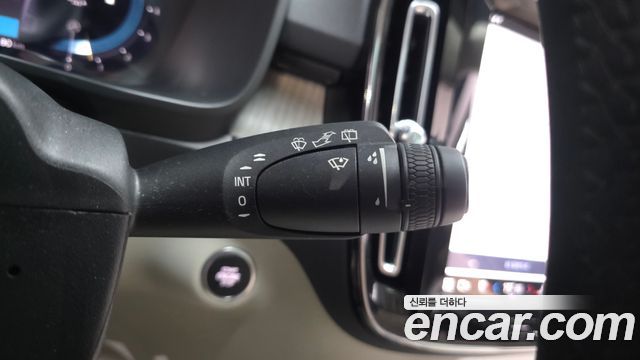 Volvo XC40 2023 — photo 33