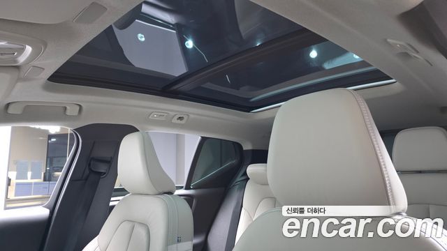 Volvo XC40 2023 — photo 34