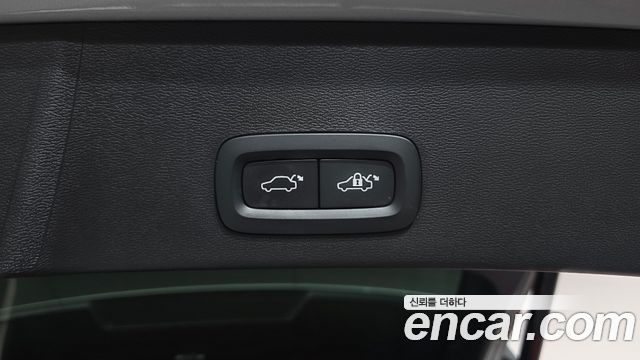 Volvo XC40 2023 — photo 36