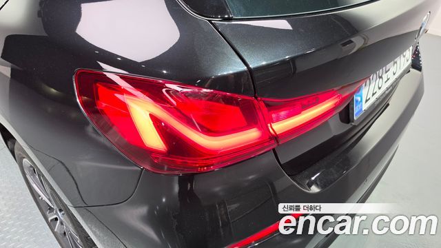 BMW 1-Series 2024 — photo 9