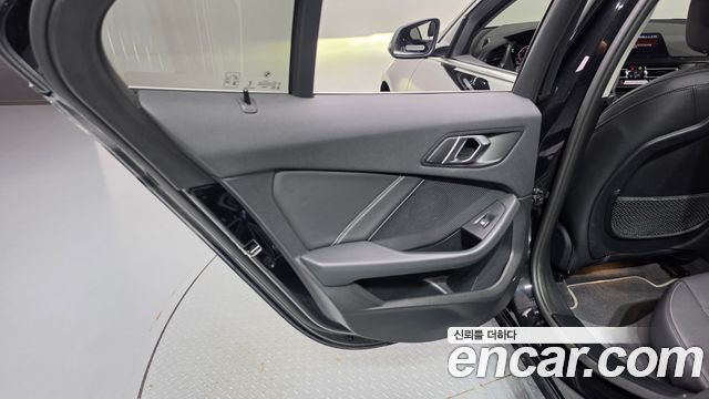 BMW 1-Series 2024 — photo 15