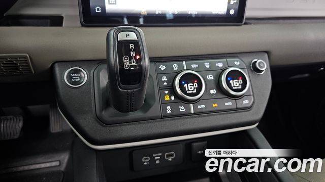 Land Rover Defender 2020 — photo 12