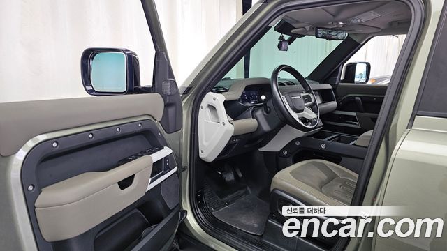 Land Rover Defender 2020 — photo 13