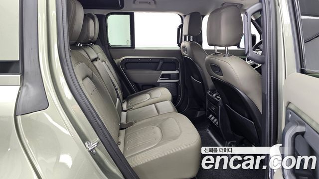 Land Rover Defender 2020 — photo 18