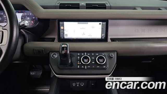 Land Rover Defender 2020 — photo 21
