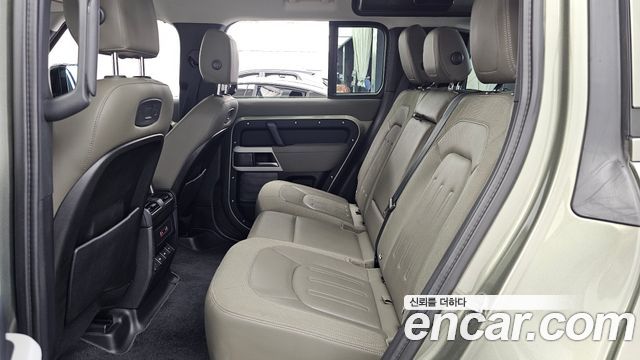 Land Rover Defender 2020 — photo 16