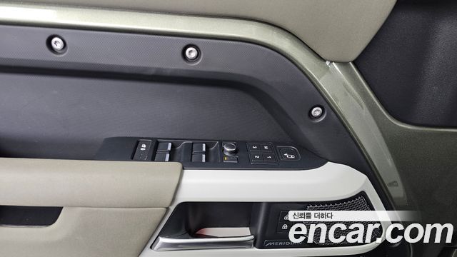 Land Rover Defender 2020 — photo 28