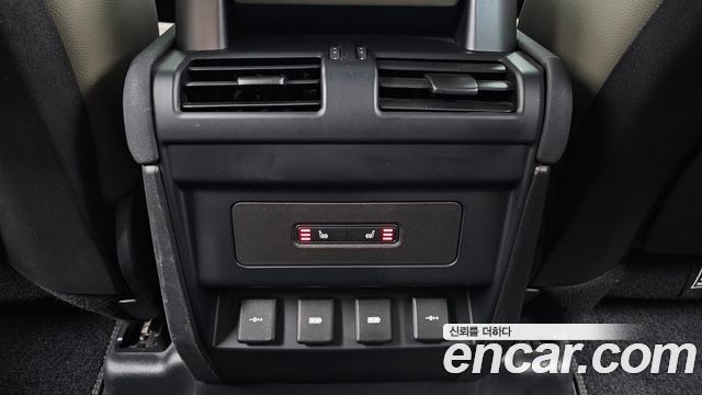 Land Rover Defender 2020 — photo 29
