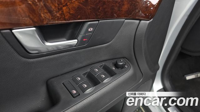 Audi A4 2005 — photo 27