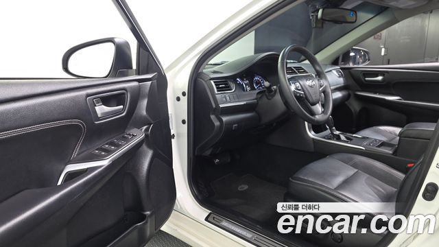 Toyota Camry 2017 — photo 13