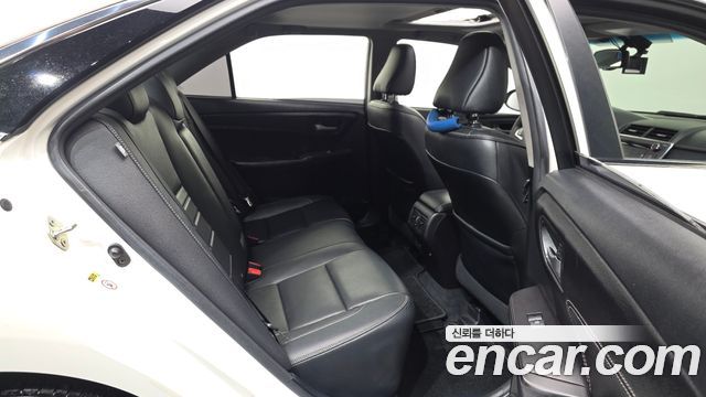 Toyota Camry 2017 — photo 18