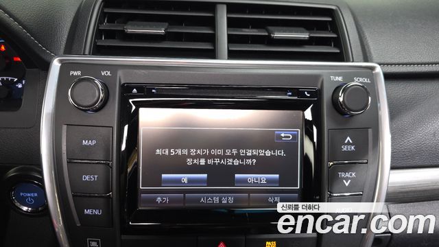 Toyota Camry 2017 — photo 23