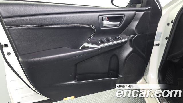 Toyota Camry 2017 — photo 14