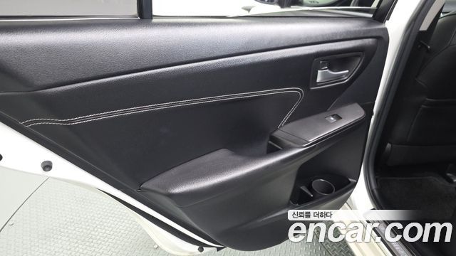 Toyota Camry 2017 — photo 15