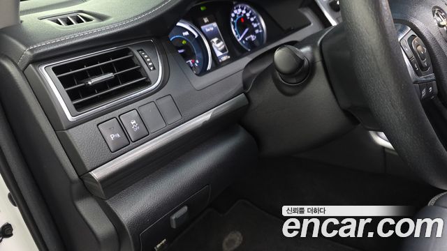 Toyota Camry 2017 — photo 29