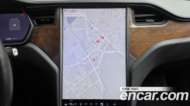 Tesla Model S 2020 — photo 19