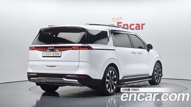 Kia Canival 2023 — photo 2