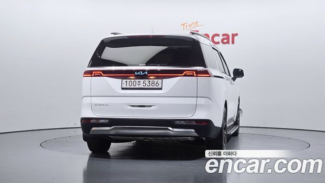 Kia Canival 2023 — photo 4