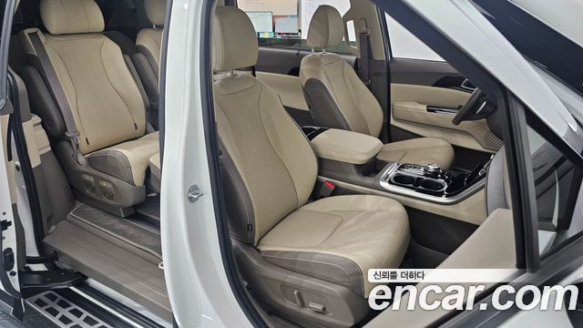 Kia Canival 2023 — photo 18