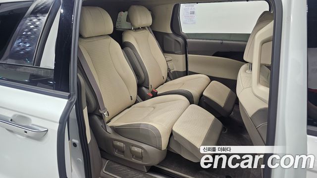 Kia Canival 2023 — photo 16