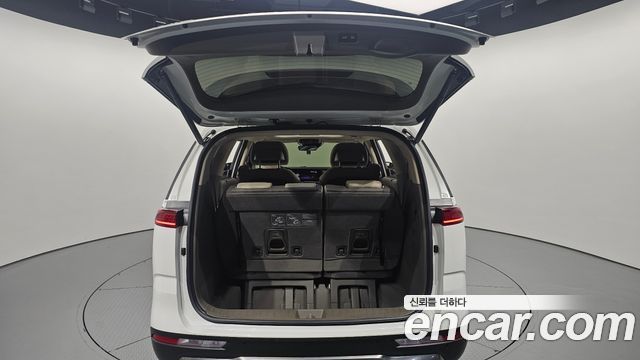 Kia Canival 2023 — photo 36