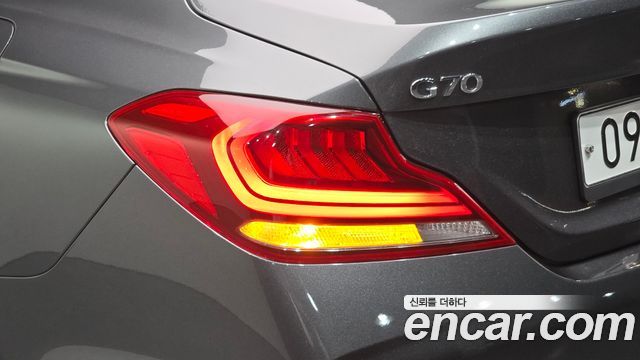 Genesis G70 2019 — photo 9