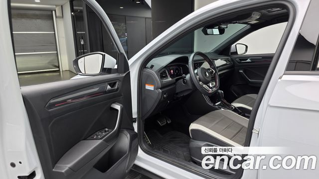 Volkswagen T-Roc 2021 — photo 10